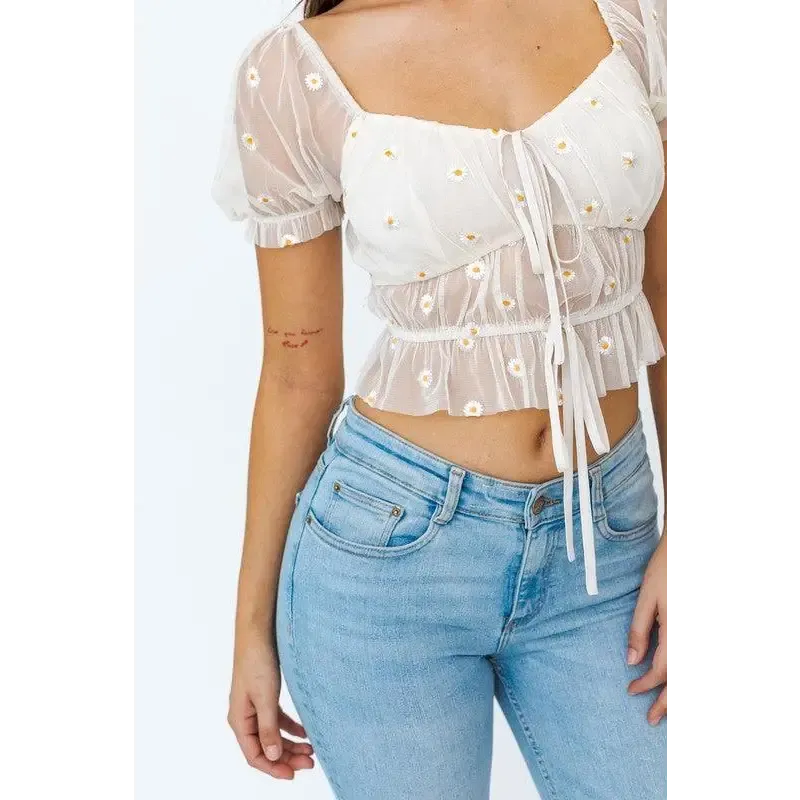 SHORT SLEEVE RUCHED EMBROIDERY CROP TOP