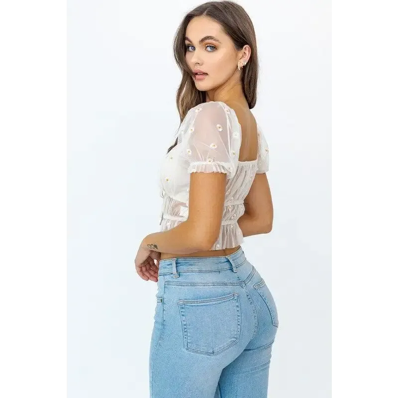 SHORT SLEEVE RUCHED EMBROIDERY CROP TOP