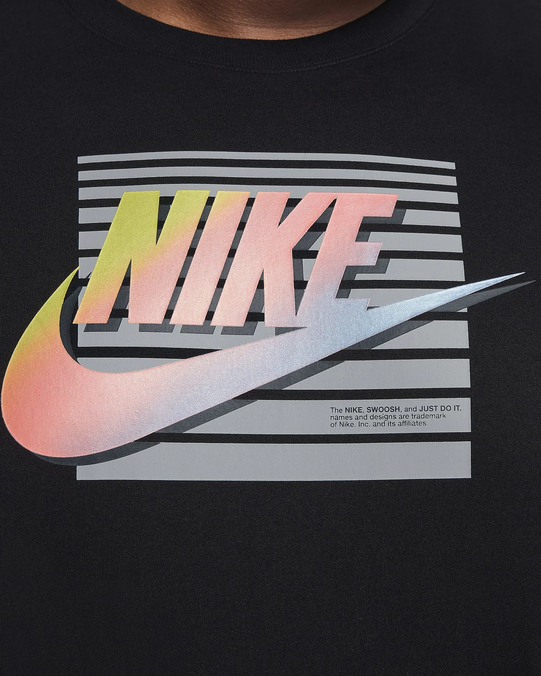 T-SHIRT GRAPHIC SPORTSWEAR